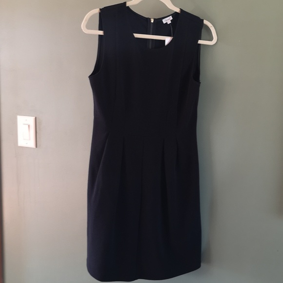 Kismet Dresses & Skirts - NWT Kismet Little Black Dress Sz S Lightweight & Stretchy Textured Sleeveless